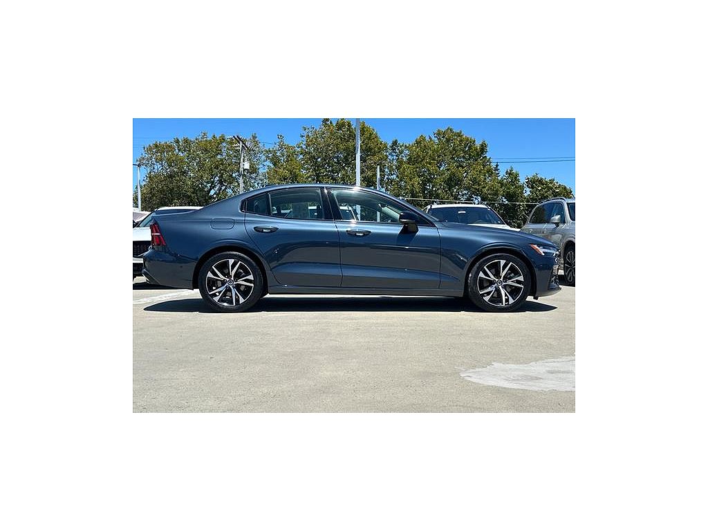 2025 Volvo S60 B5 Plus
