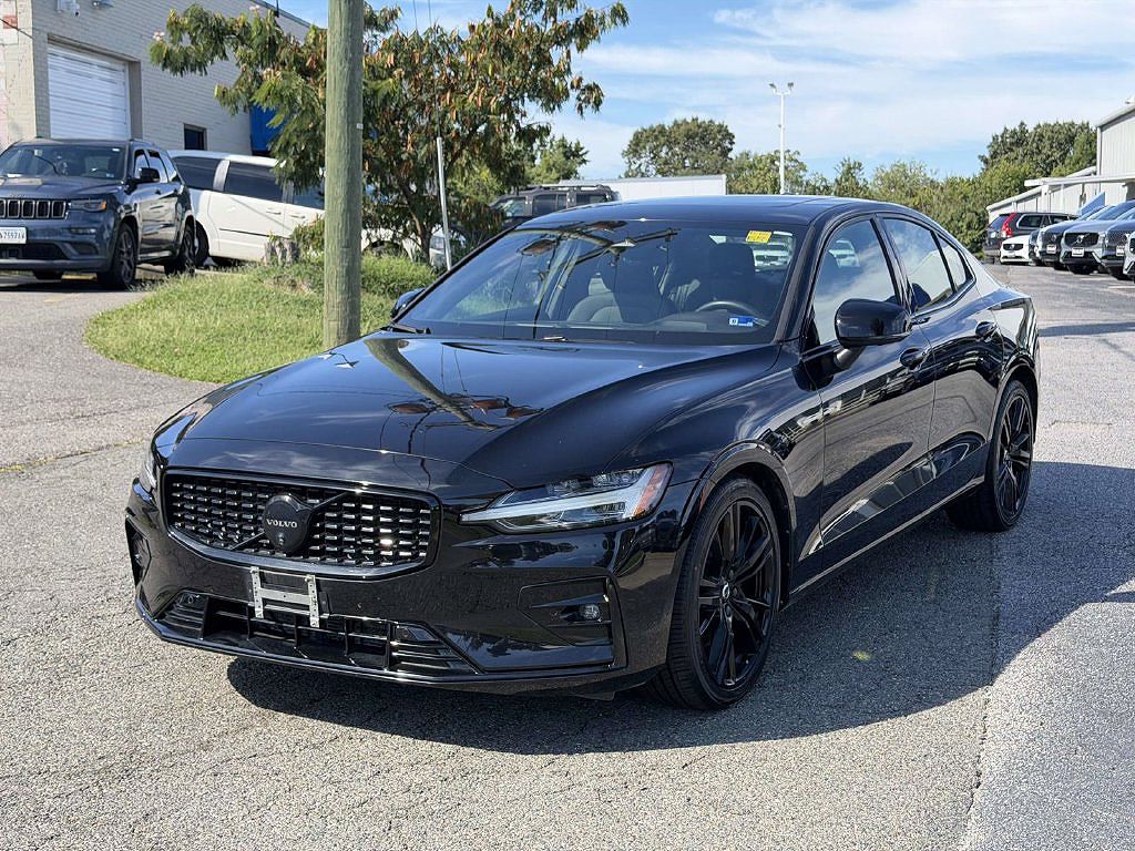 2024 Volvo S60 B5 Plus Black Edition