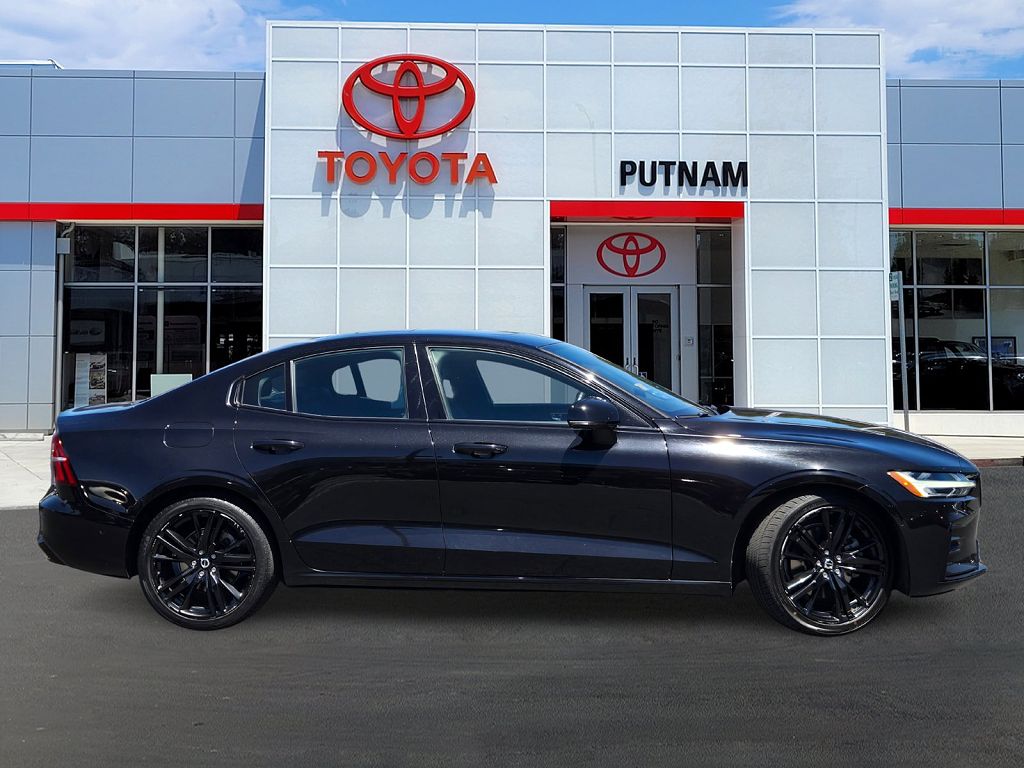 2024 Volvo S60 B5 Plus Black Edition