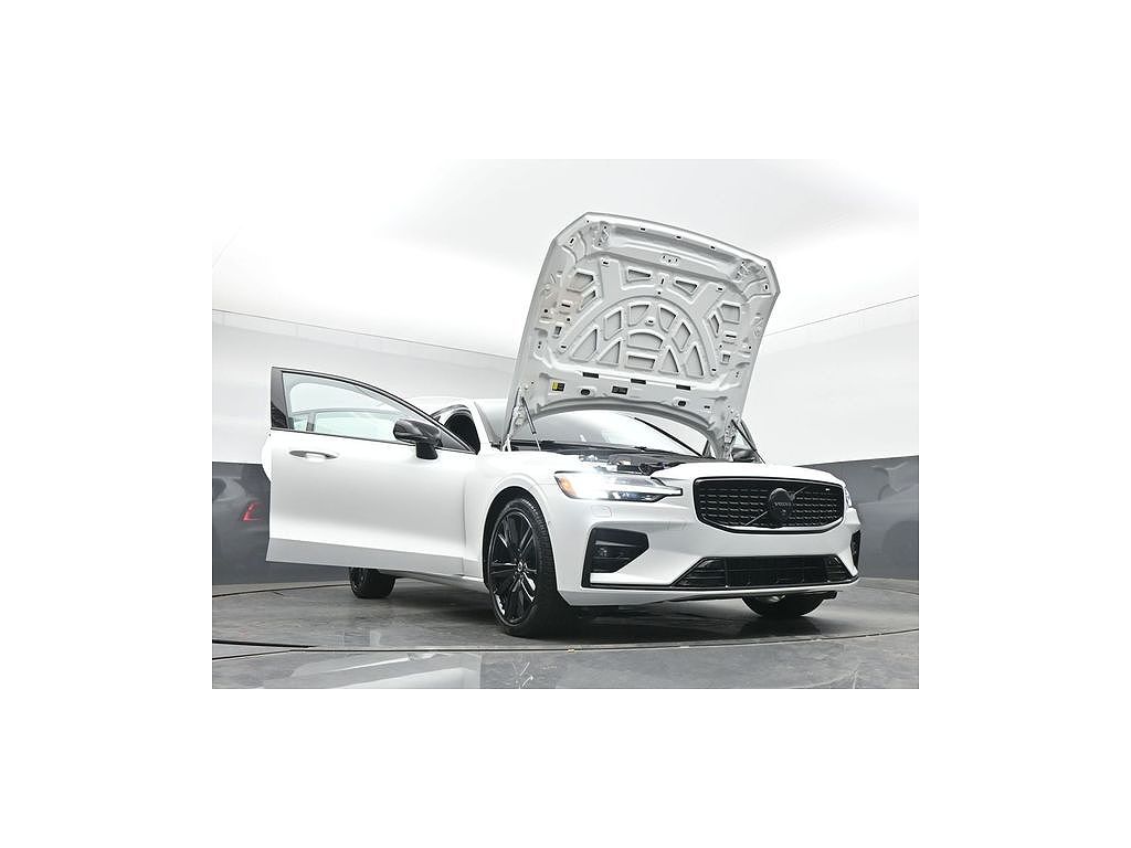 2024 Volvo S60 B5 Plus Black Edition