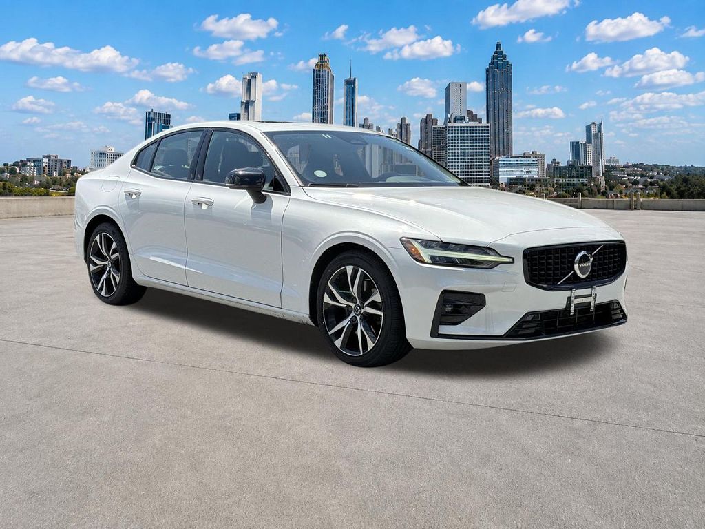 2024 Volvo S60 B5 Core Dark Theme