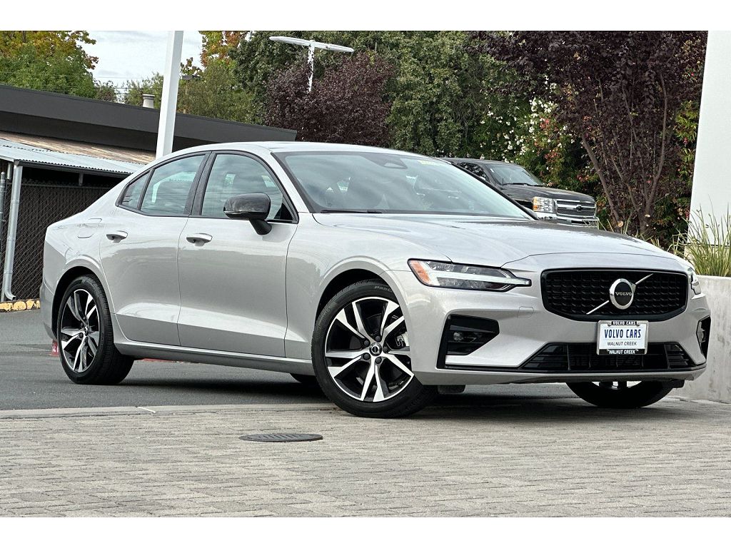 2024 Volvo S60 B5 Core Dark