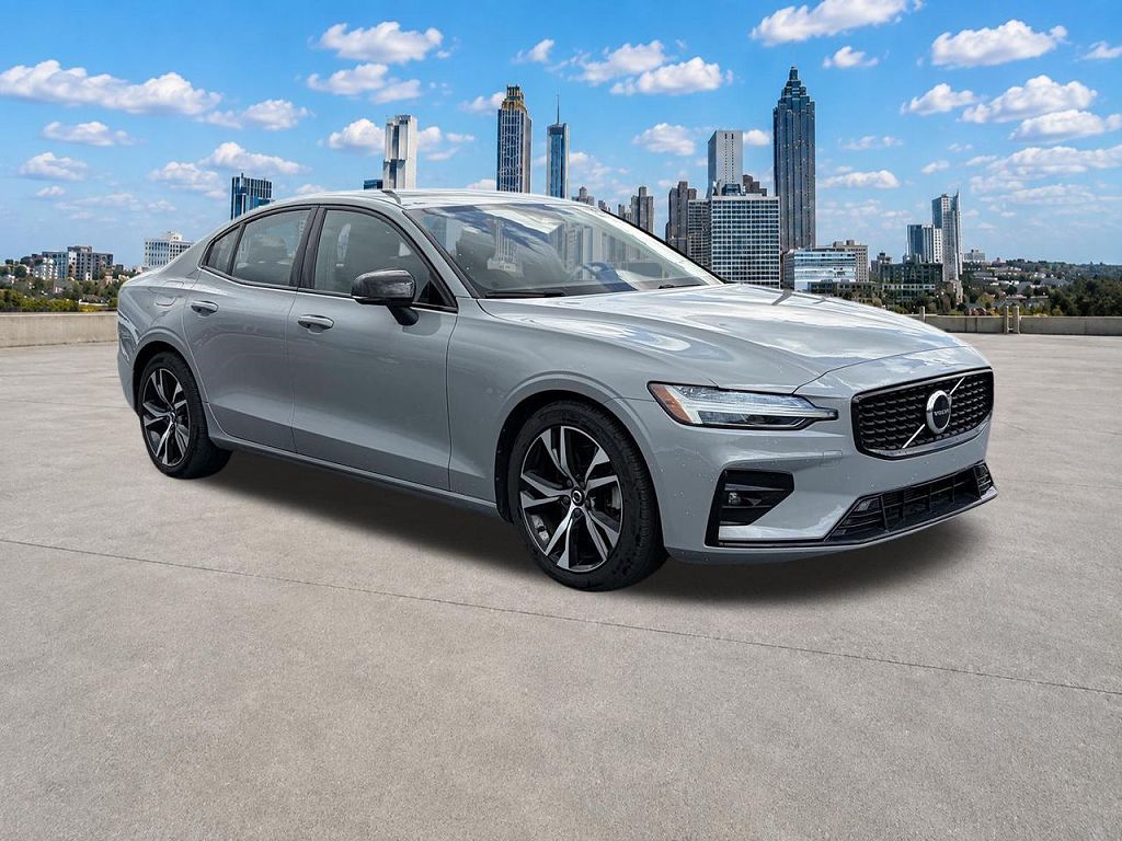 2024 Volvo S60 B5 Core Dark Theme