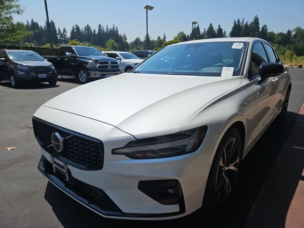 2024 Volvo S60 B5 Plus