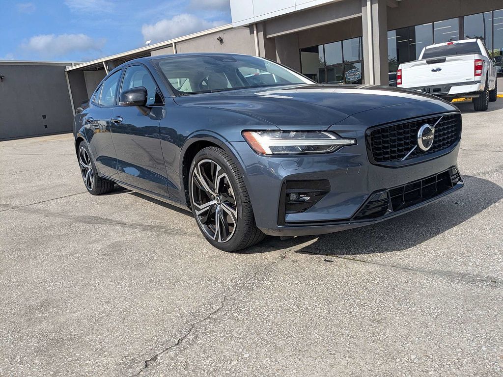 2024 Volvo S60 B5 Plus