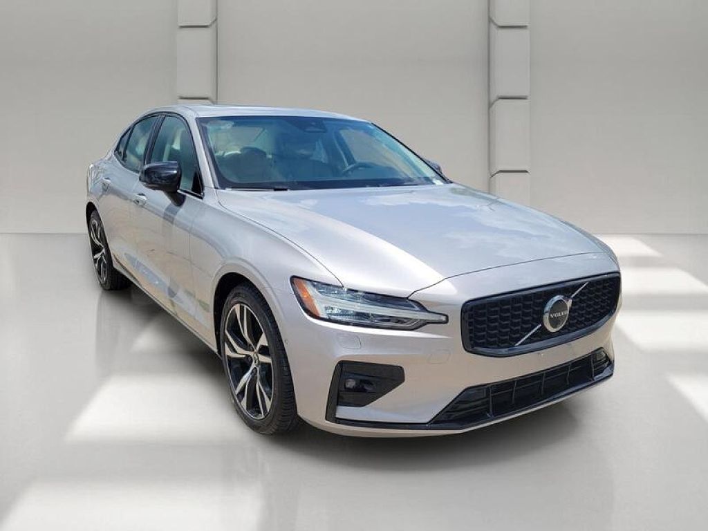2024 Volvo S60 B5 Plus