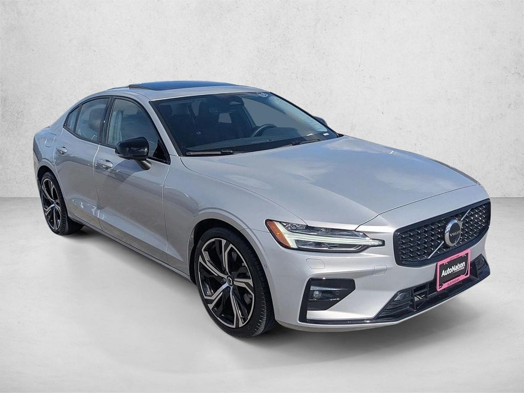 2024 Volvo S60 B5 Plus