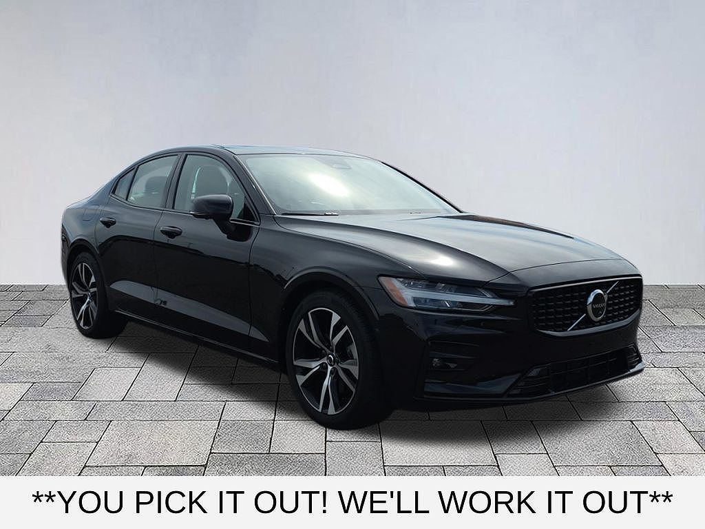 2023 Volvo S60 B5 Plus Dark