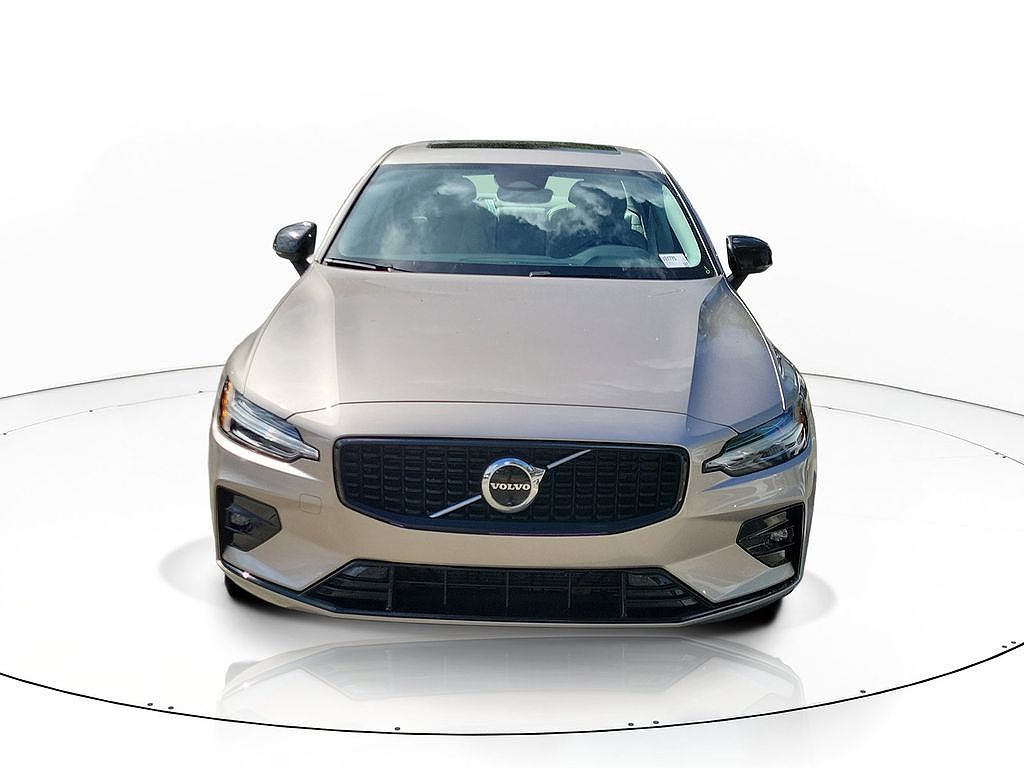 2024 Volvo S60 B5 Plus Dark