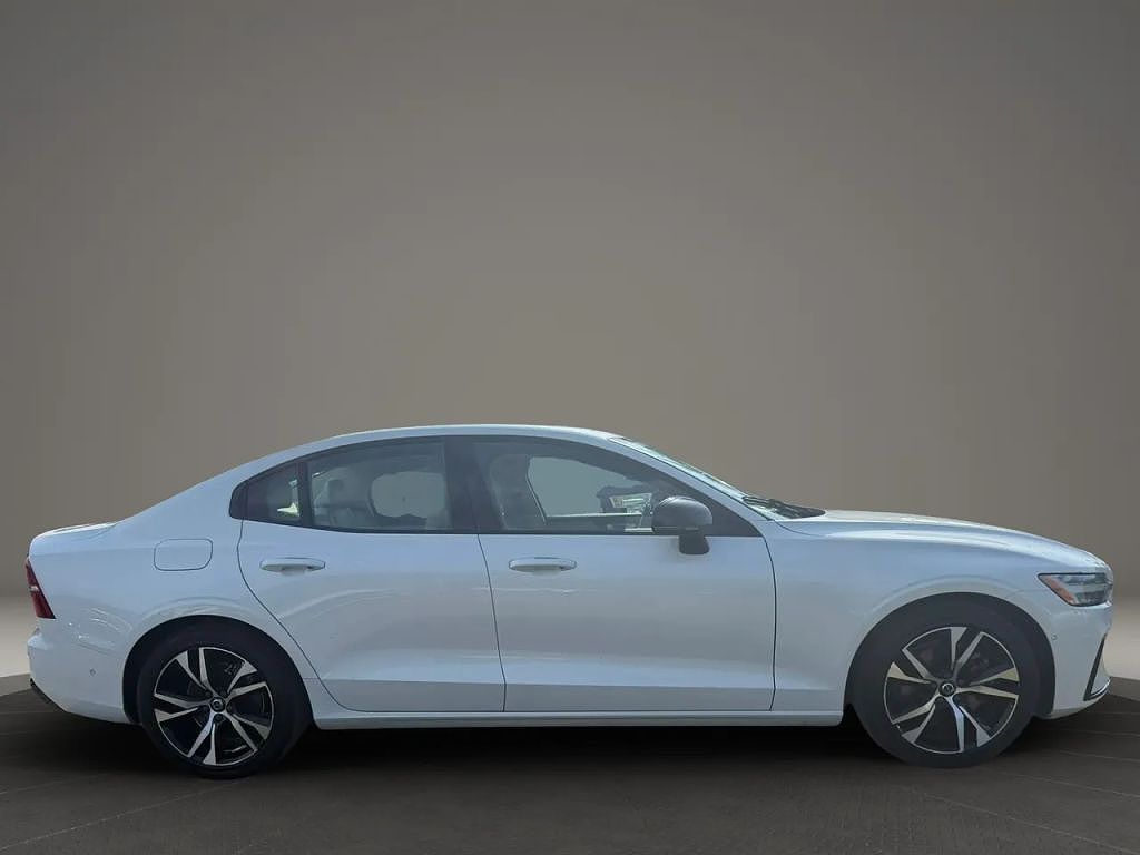 2023 Volvo S60 B5 Plus Dark