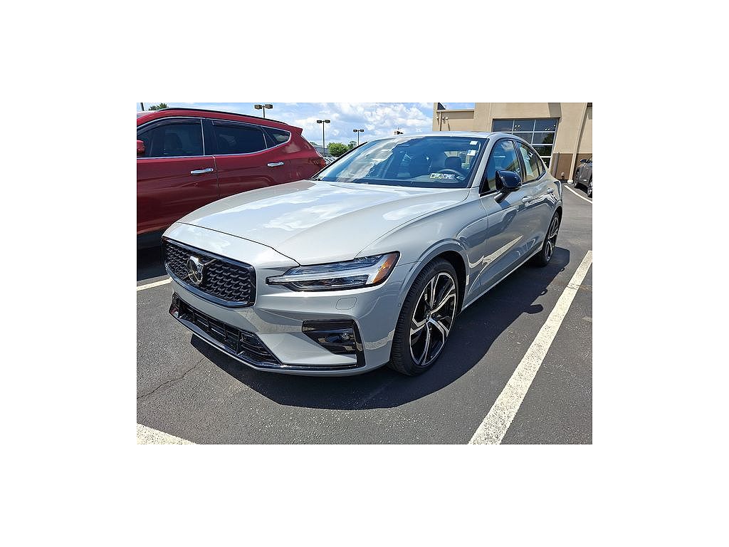 2024 Volvo S60 Plus Dark Theme