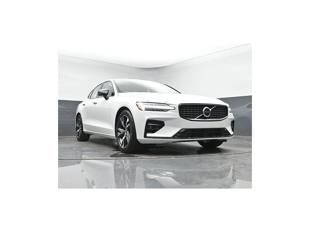 2023 Volvo S60 B5 Core Dark