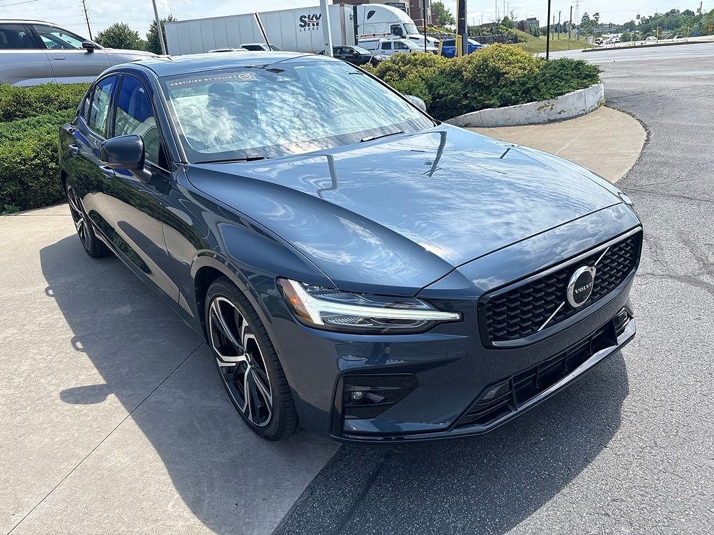 2023 Volvo S60 B5 Plus Dark