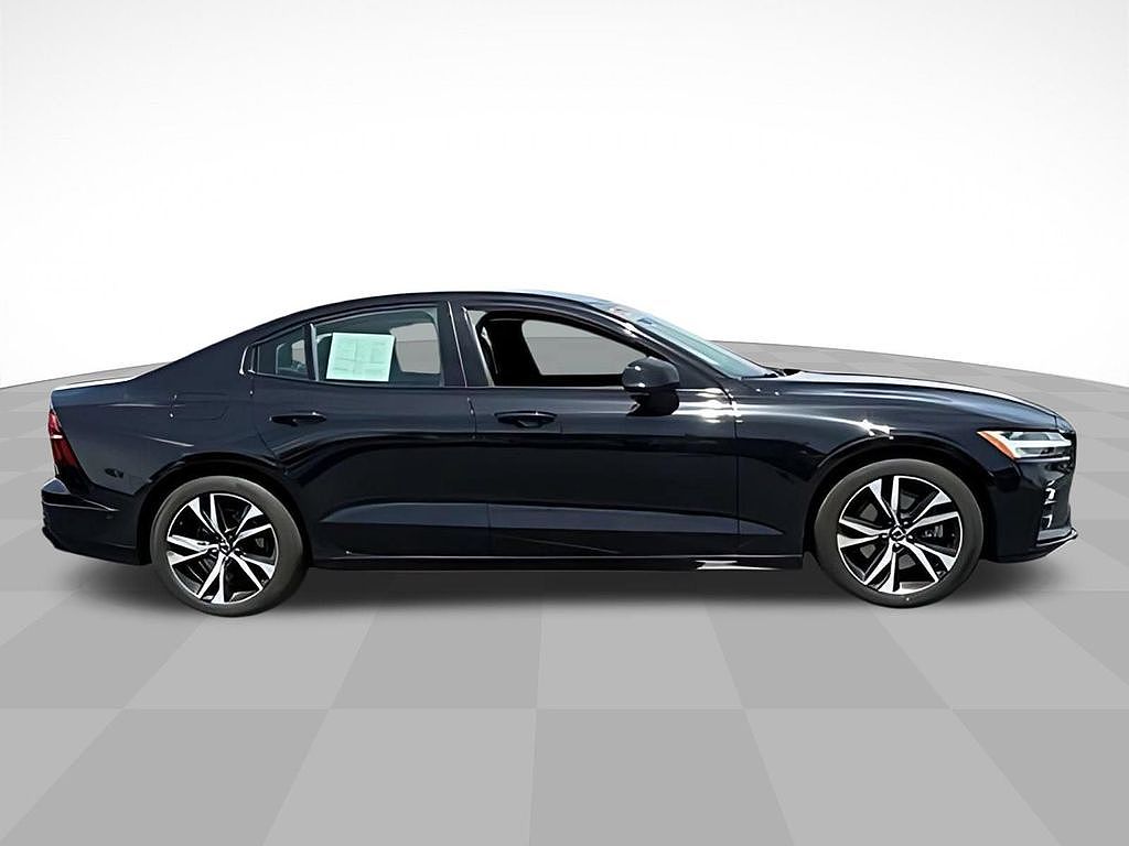 2025 Volvo S60 B5 Plus