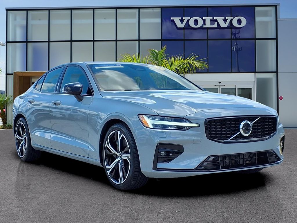 2025 Volvo S60 B5 Plus