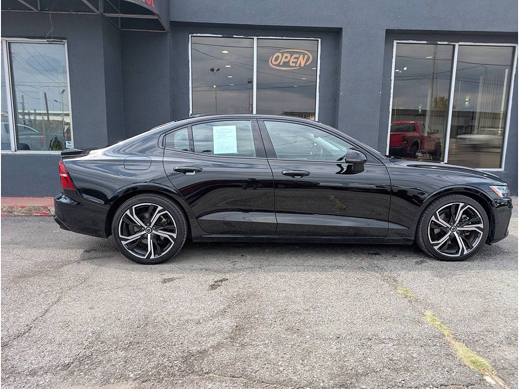 2025 Volvo S60 B5 Plus