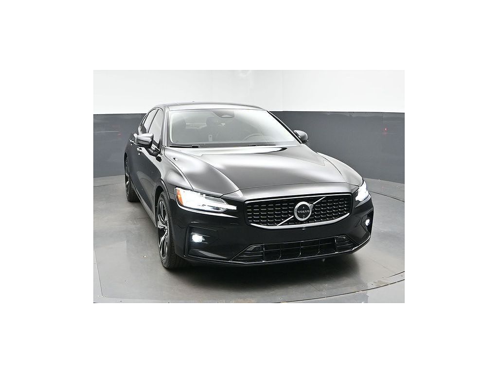 2025 Volvo S60 B5 Plus
