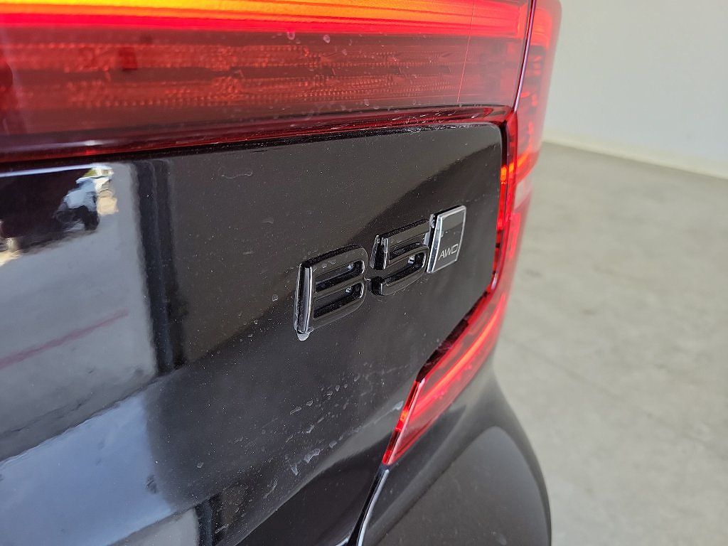 2022 Volvo S60 B5 Momentum Black Edition