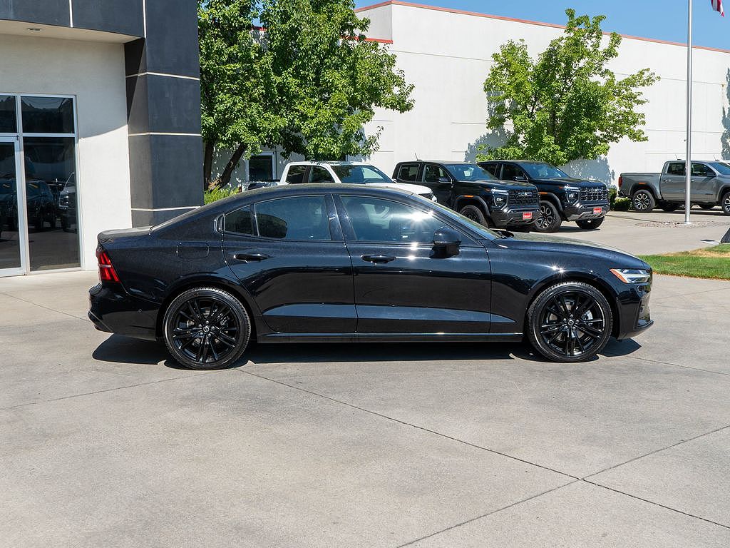 2024 Volvo S60 B5 Plus Black Edition