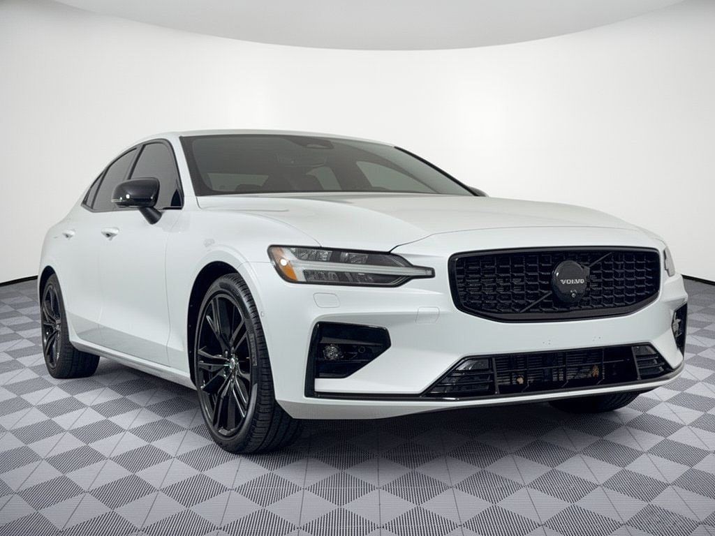 2024 Volvo S60 Plus Black Edition