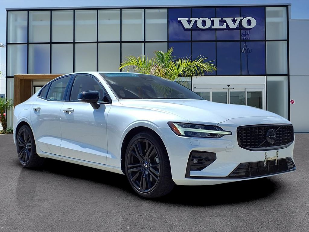 2024 Volvo S60 B5 Plus Black Edition
