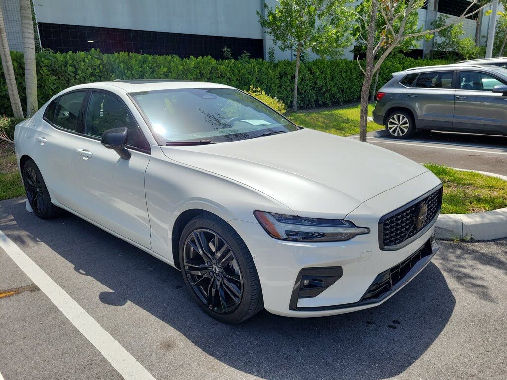 2024 Volvo S60 B5 Plus Black Edition