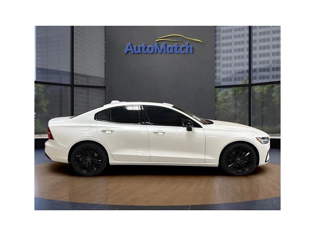 2024 Volvo S60 B5 Plus Black Edition