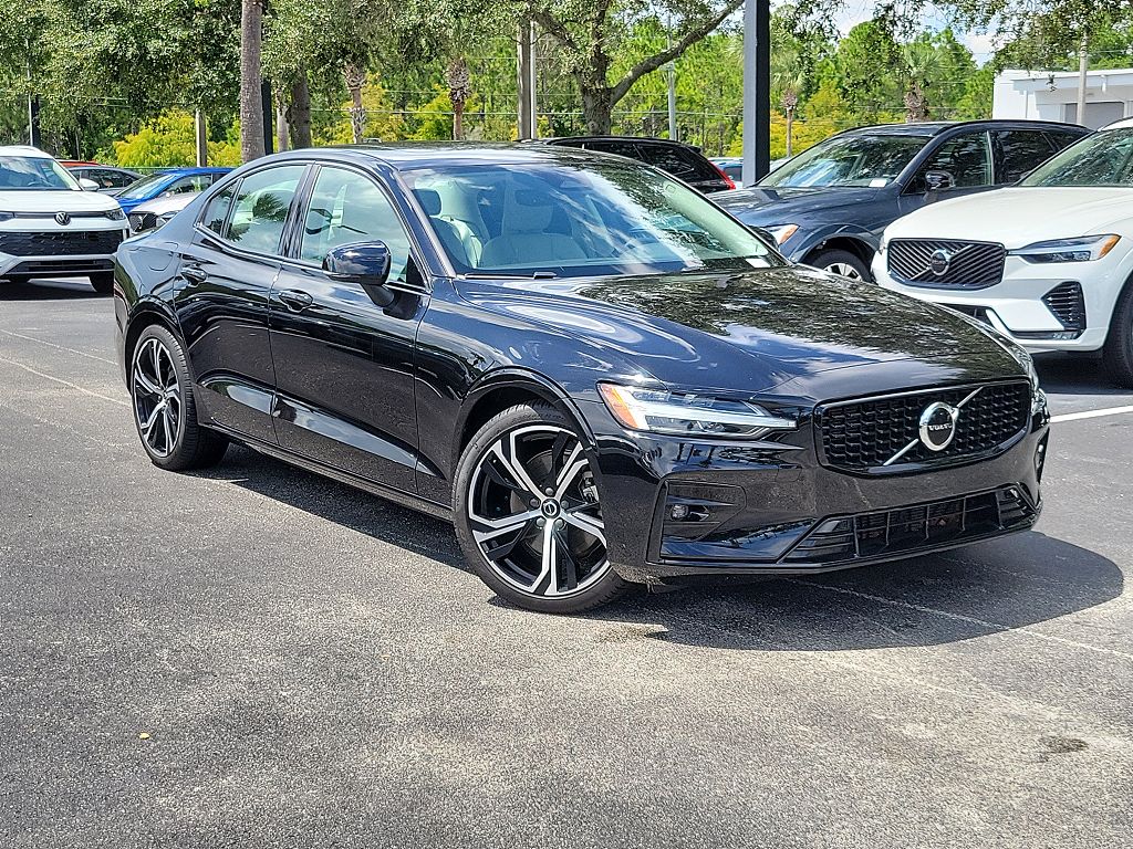 2024 Volvo S60 B5 Core Dark Theme