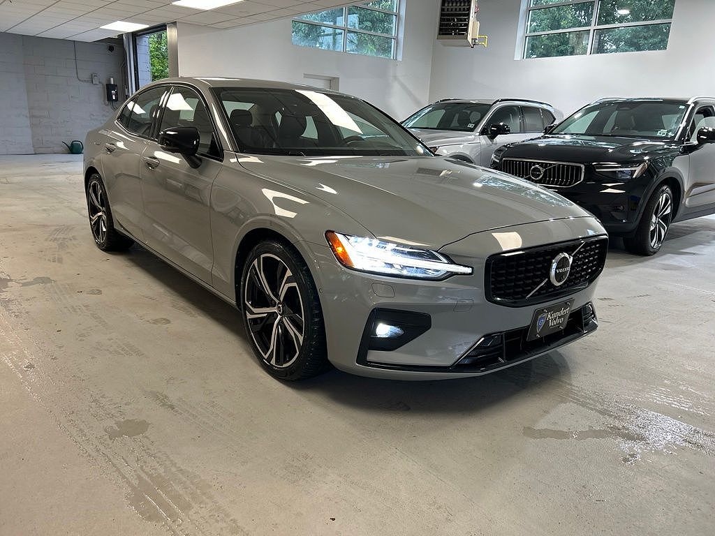 2024 Volvo S60 B5 Plus