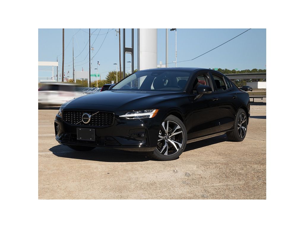2024 Volvo S60 B5 Plus Dark Theme
