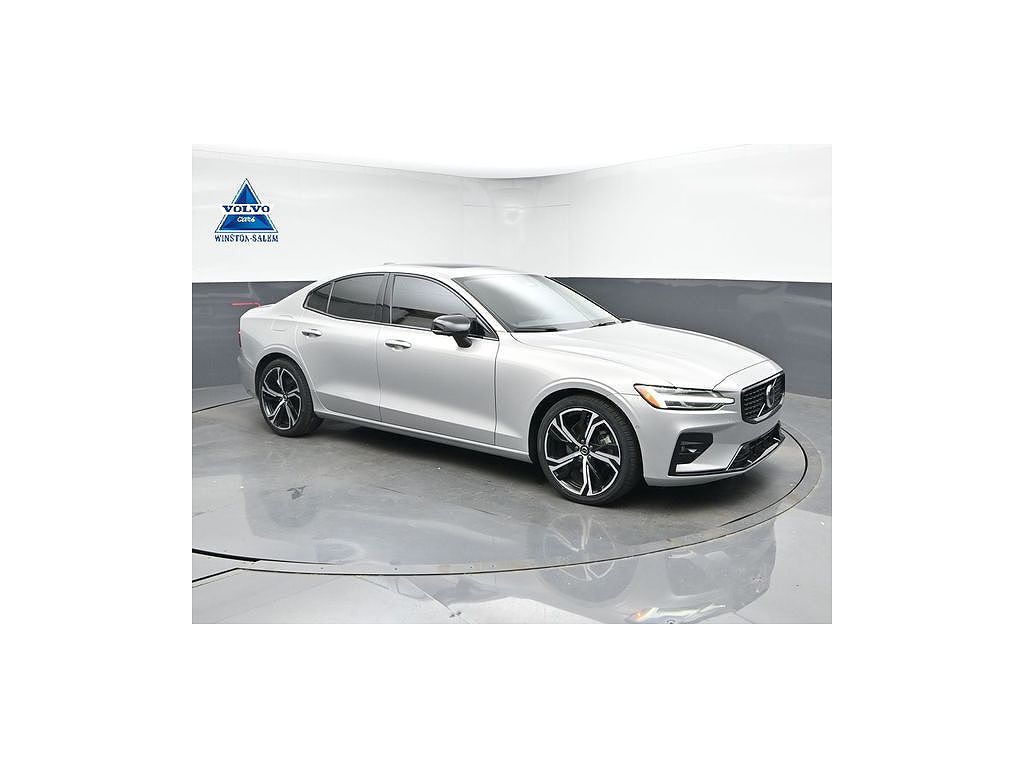 2024 Volvo S60 B5 Plus Dark Theme