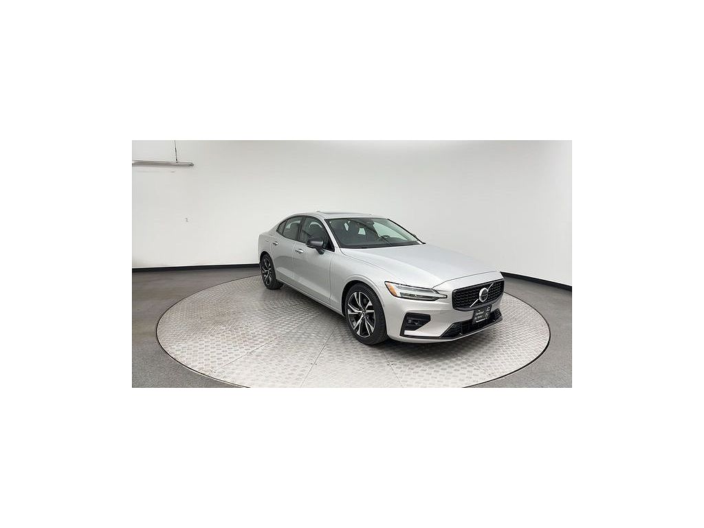 2024 Volvo S60 B5 Plus