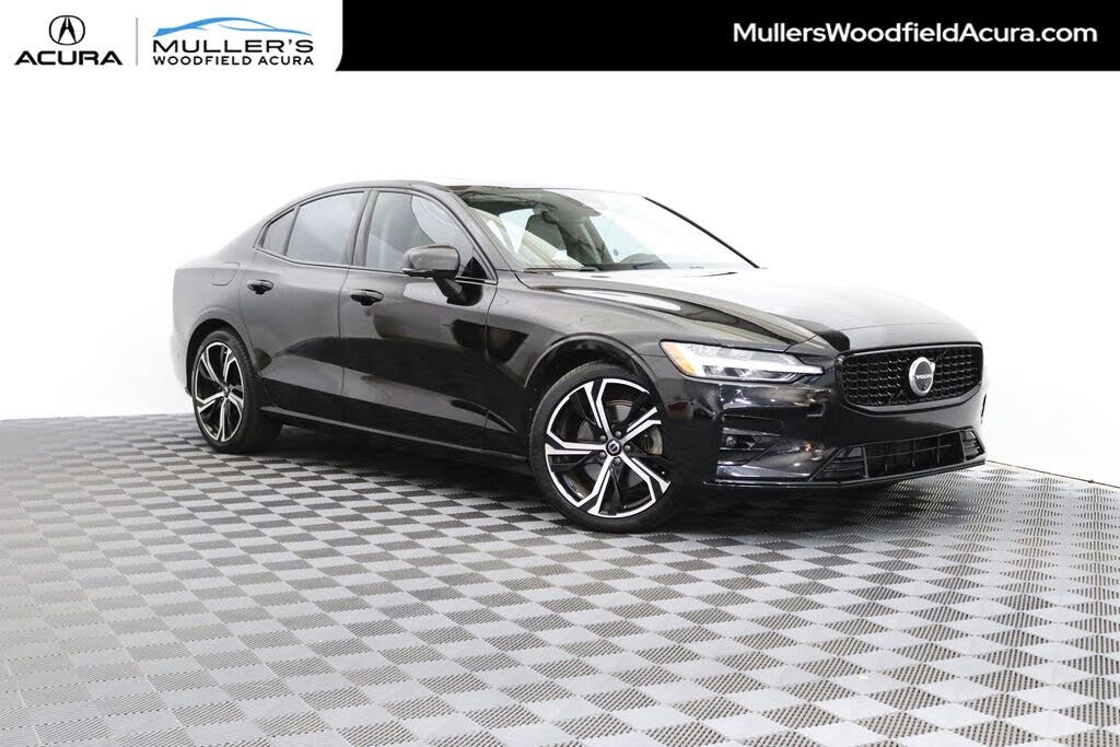 2024 Volvo S60 Plus Dark Theme