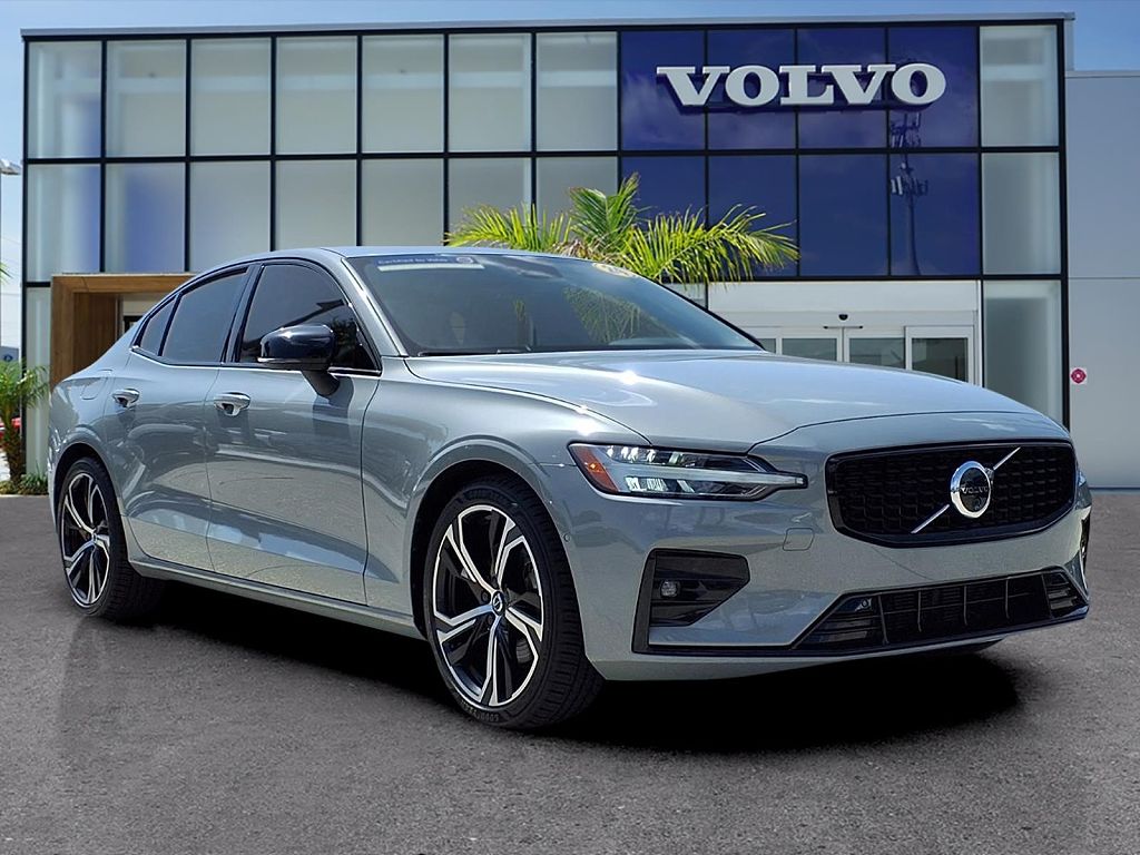 2024 Volvo S60 B5 Plus