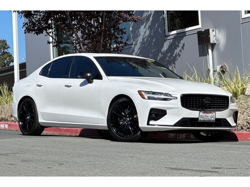 2023 Volvo S60 B5 AWD Plus Black
