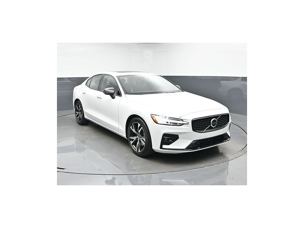 2023 Volvo S60 B5 Core Dark Theme