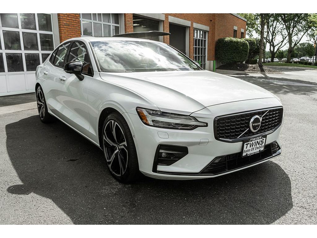 2023 Volvo S60 B5 Plus Dark