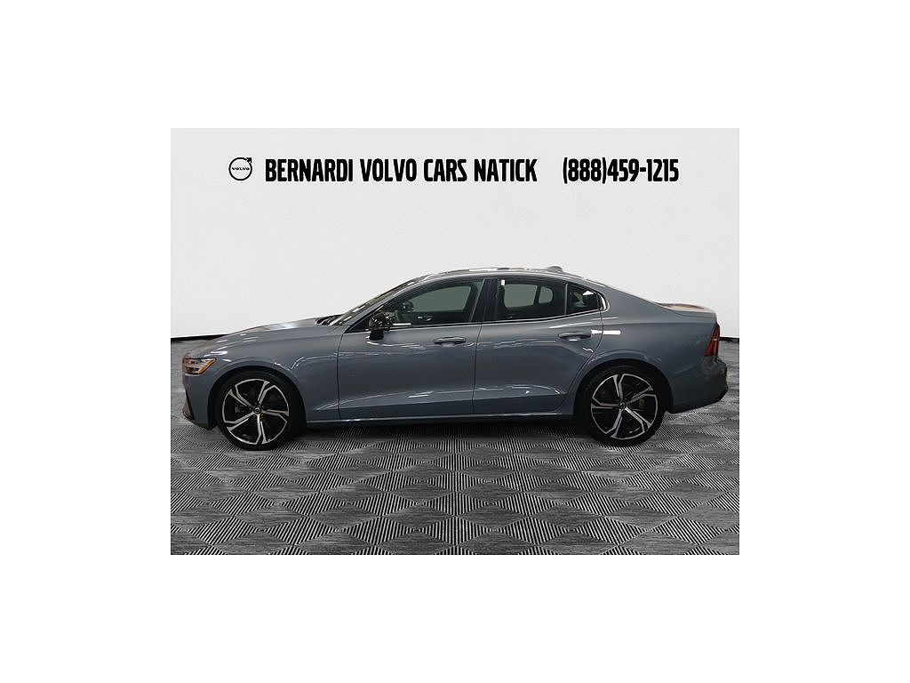 2023 Volvo S60 B5 Plus Dark