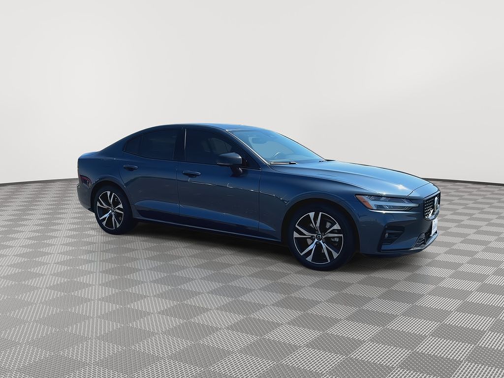 2023 Volvo S60 B5 Plus Dark