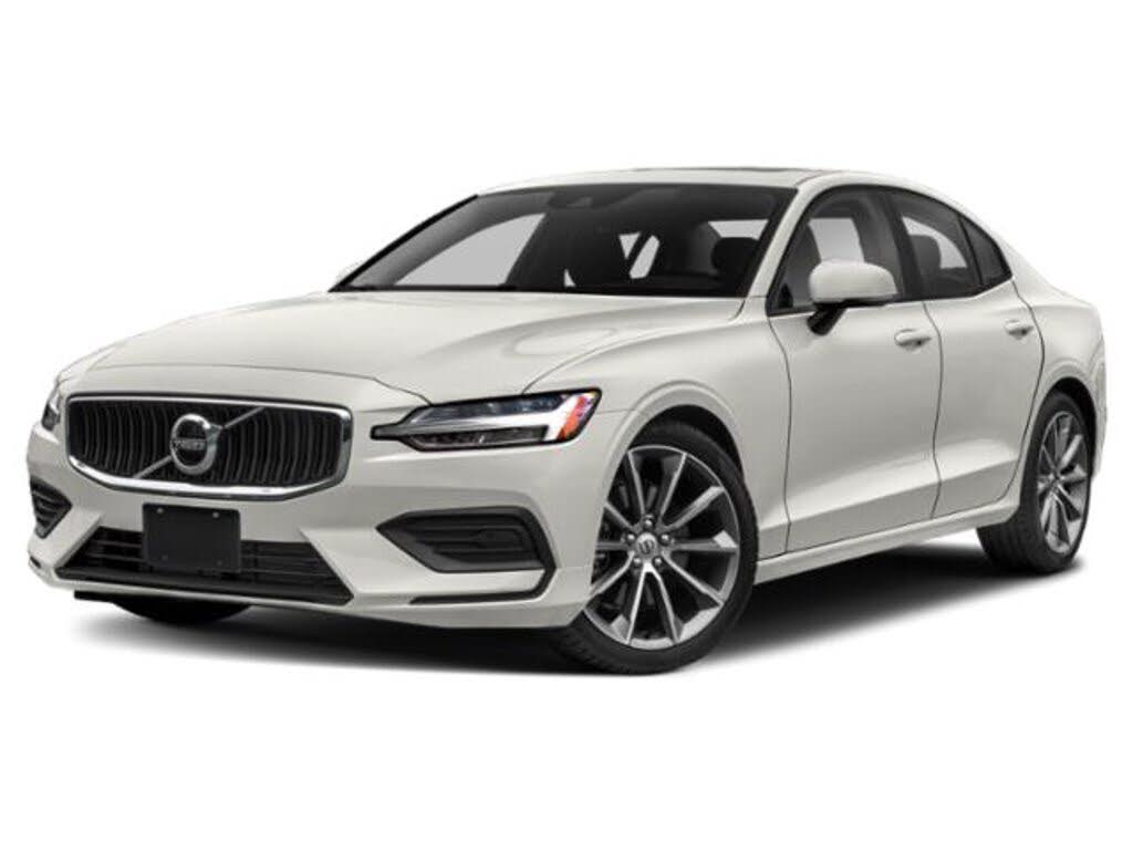 2022 Volvo S60 B5 Momentum Black Edition