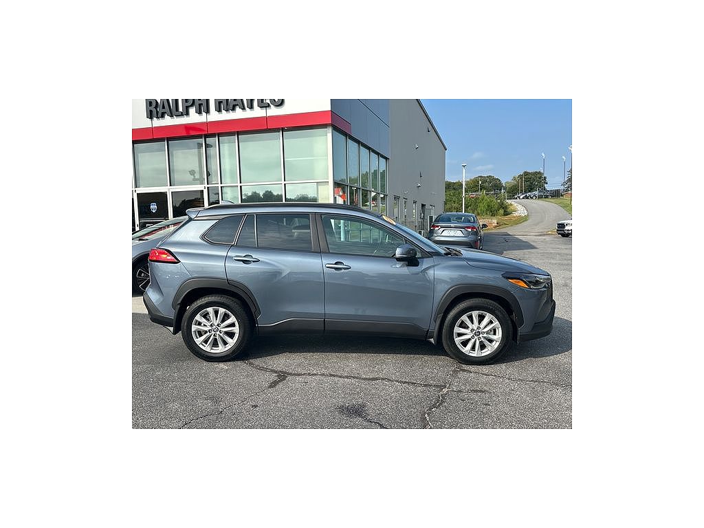 2024 Toyota Corolla Cross LE
