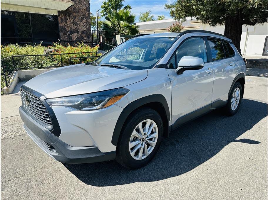 2024 Toyota Corolla Cross LE