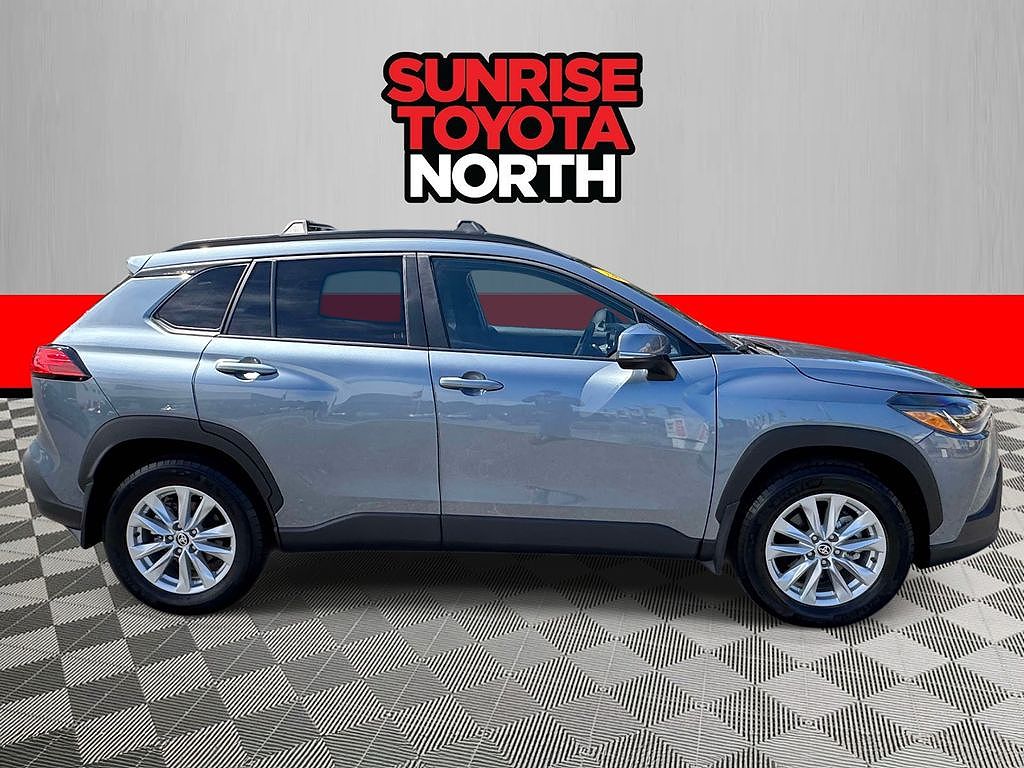 2024 Toyota Corolla Cross LE
