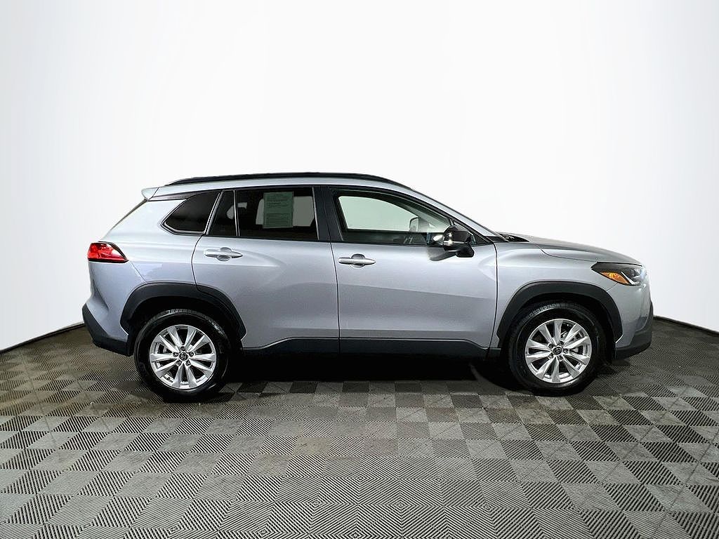 2025 Toyota Corolla Cross LE
