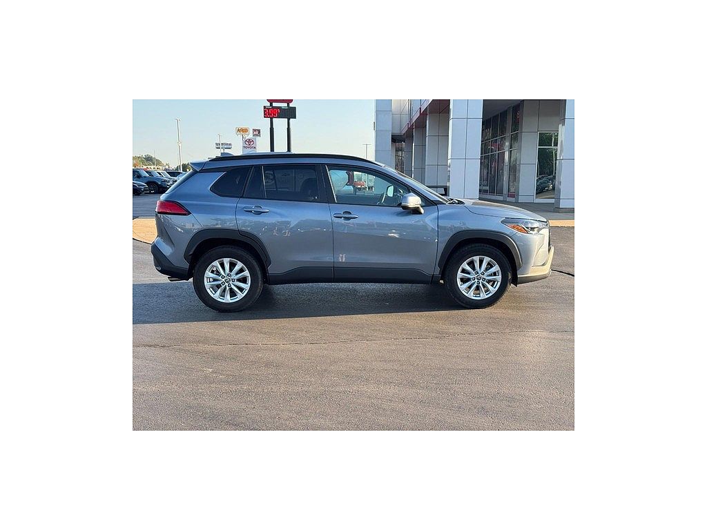 2024 Toyota Corolla Cross LE