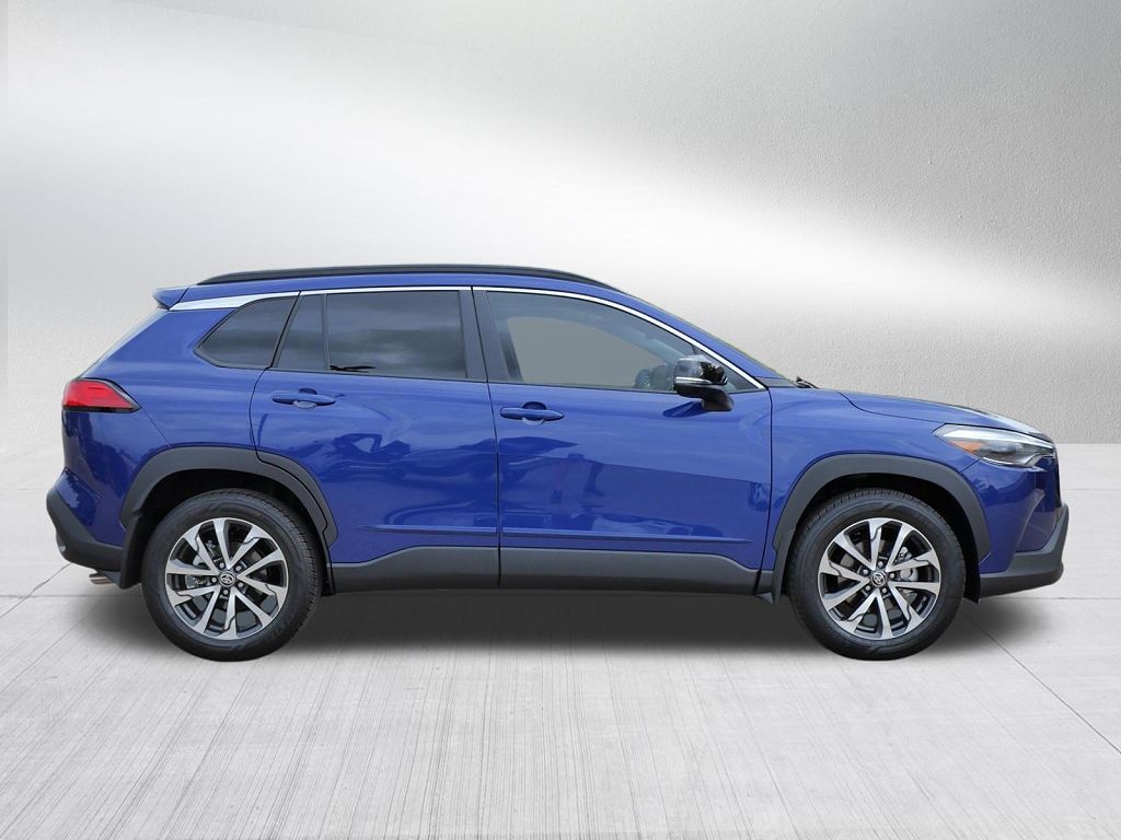 2025 Toyota Corolla Cross XLE