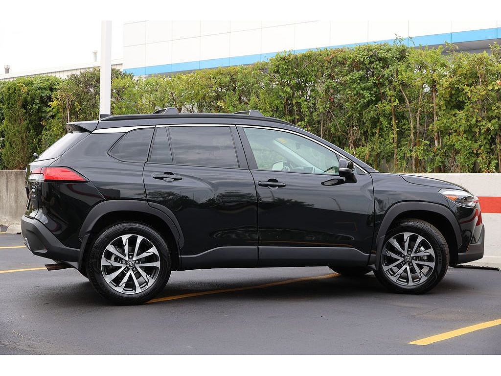 2025 Toyota Corolla Cross XLE
