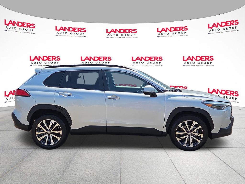 2024 Toyota Corolla Cross XLE