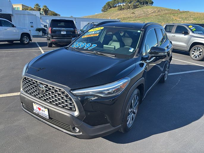2023 Toyota Corolla Cross XLE listing photo