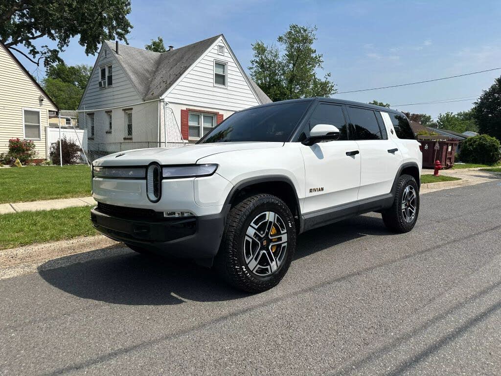2023 Rivian R1S Adventure